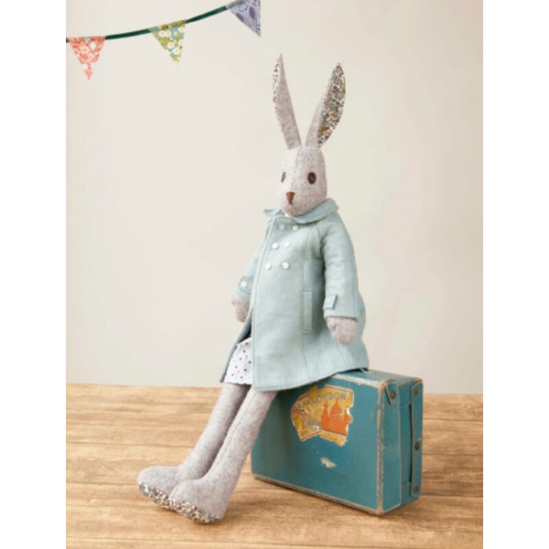Coser y Vestir a Luna Lapin. Una Muñeca con un Gusto Impecable