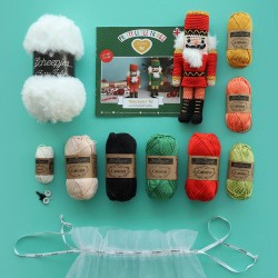 Plush Christmas Tree Crochet Kit – seelycrochet