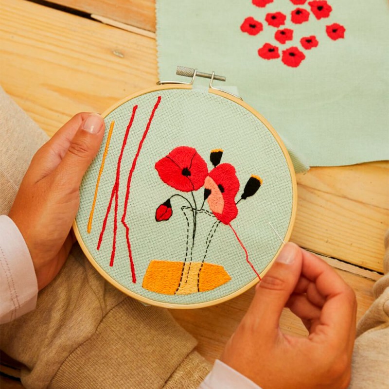 DMC The Restful Poppies Embroidery Duo Kit DMC The Restful Poppies Embroidery Duo Kit