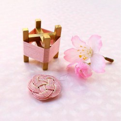 Carrete y Enhebrador Sakura...